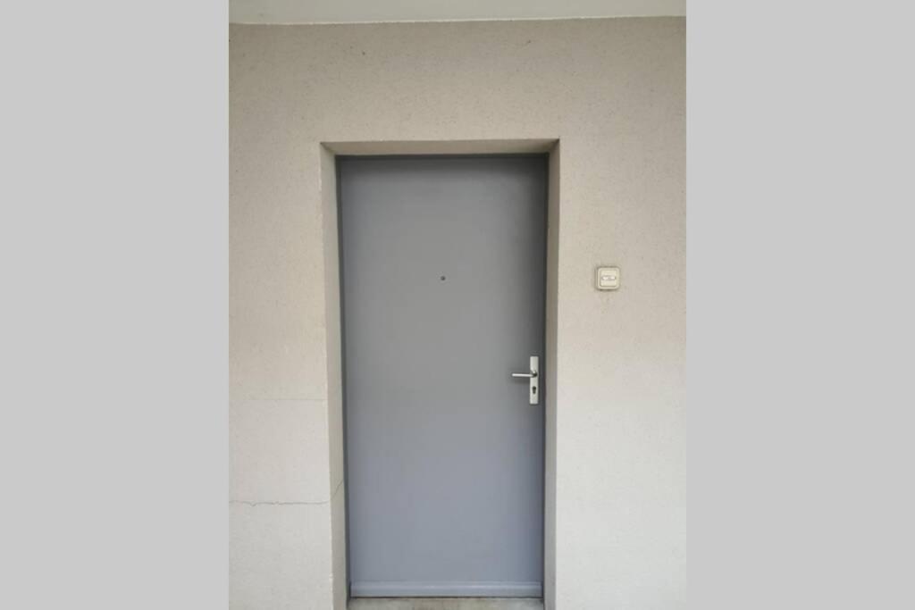 Appartement Contemporain Renove A Neuf Avec Cuisine Equipe - Val De Reuil Val-de-Reuil Buitenkant foto