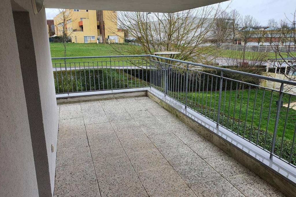 Appartement Contemporain Renove A Neuf Avec Cuisine Equipe - Val De Reuil Val-de-Reuil Buitenkant foto