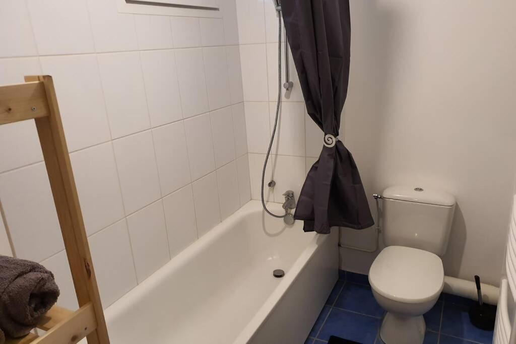 Appartement Contemporain Renove A Neuf Avec Cuisine Equipe - Val De Reuil Val-de-Reuil Buitenkant foto